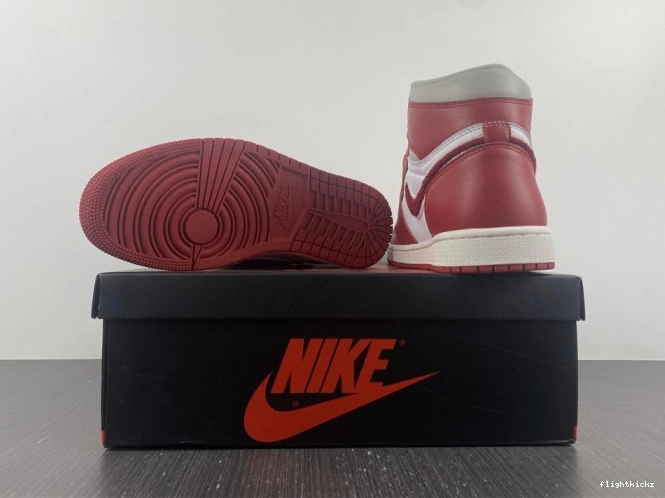 High OG (W) Chenille Newstalgia DJ4891-061 1 Jordan 0927